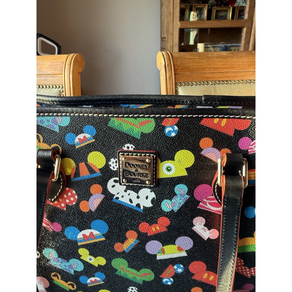 2025 Disney Dooney & Bourke Mickey Ear Hat Characters Tote Bag Purse A NWT - Picture 2 of 3